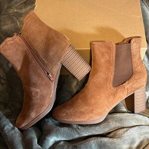 Beautiful NIB Women’s Clark Collection Brown Suede Ankle Boots W/3” Heel, Sz 11M